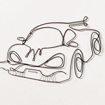 Léo et la voiture de course